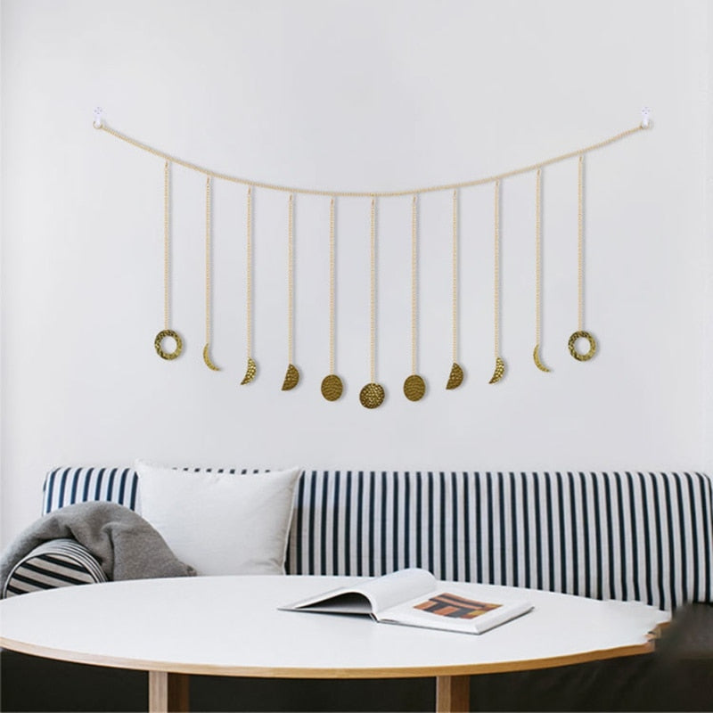 Moon-shaped chain