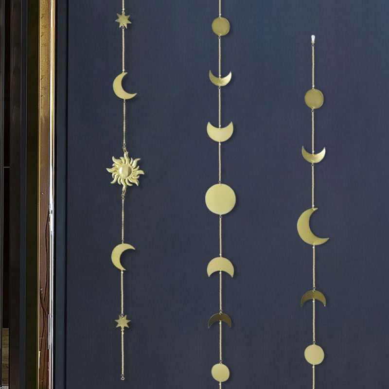 Moon-shaped chain
