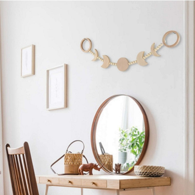 Moon-shaped chain