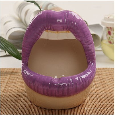 pucker up lips ceramic planter