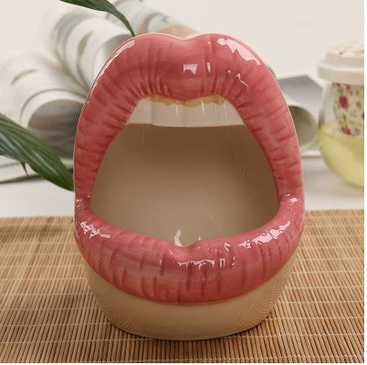 pucker up lips ceramic planter